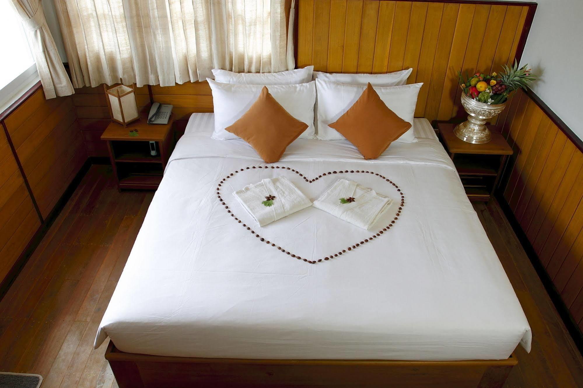 Inle Lotus Hotel Nyaung Shwe Buitenkant foto